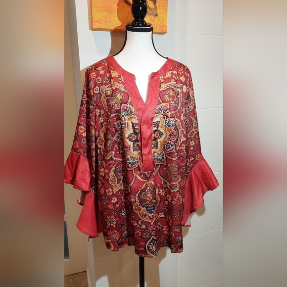 It has no brand Tops - Elegant Red Floral Women's Tunic